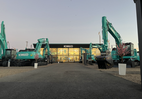 Building a 4675 sqm exhibition space for Kobelco